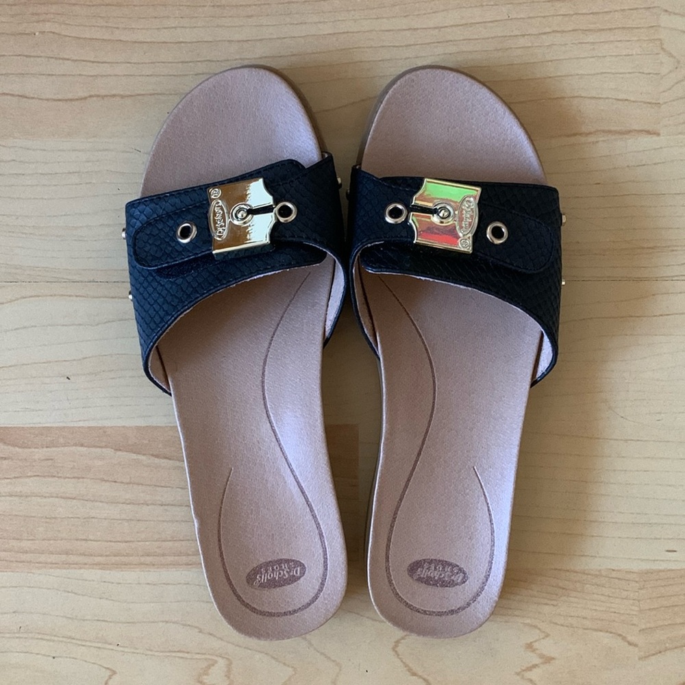 Dr. Scholl’s black slide sandals